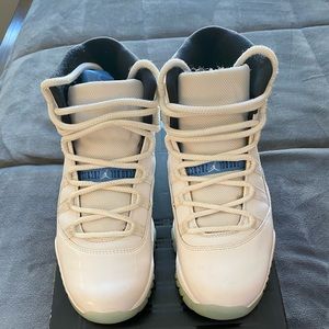 Jordan 11 Legend Blues